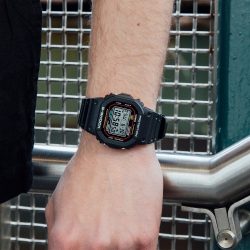 DW-5600RL-1_wrist