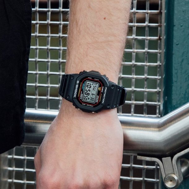 DW-5600RL-1_wrist
