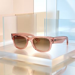 Make_translucent_bright_background_2K_202608061707