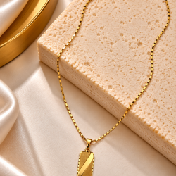 Colar Placa Retangular Fosca e Polida em Ouro 18K (2)