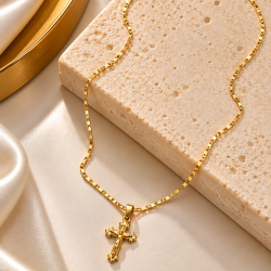Colar Crucifixo Trabalhado em Ouro 18K (2)