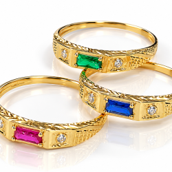Anel Trabalhado com Pedra Colorida em Ouro 18K